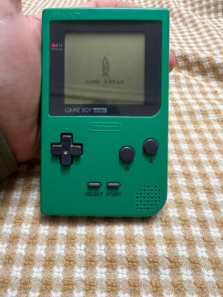 Pack GameBoy Pocket Verde + Pokémon Oro