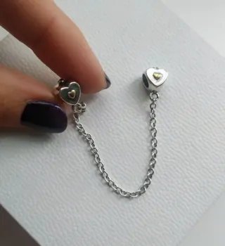 Cadena de seguridad corazones