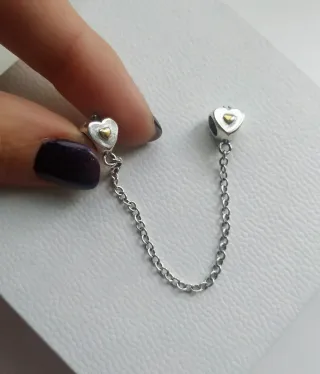 Cadena de seguridad corazones