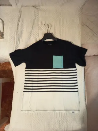 Camiseta Pull&Bear Negra con Bolsillo