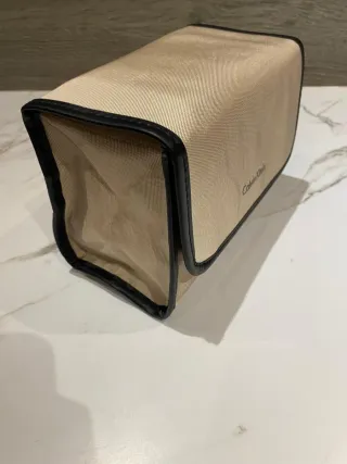 Neceser/bolso Calvin Klein Beige y Negro