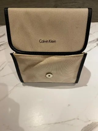 Neceser/bolso Calvin Klein Beige y Negro