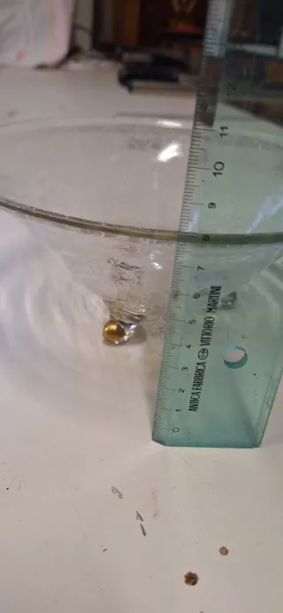 Ciotola in vetro con piedini