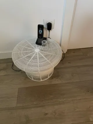 Mesa auxiliar diseño metálica blanca