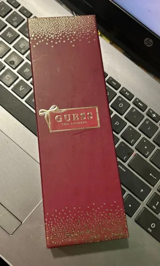 Conjunto Guess Collar y Pendientes Dorados