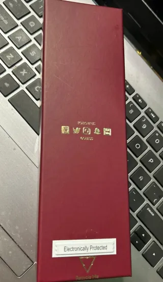 Conjunto Guess Collar y Pendientes Dorados