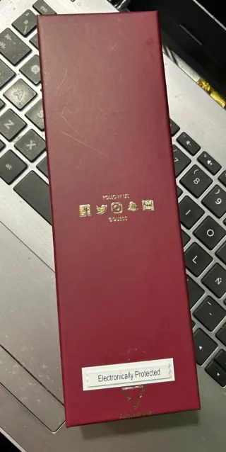 Conjunto Guess Collar y Pendientes Dorados