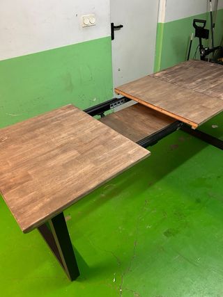 Mesa extensible comedor.