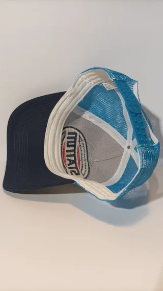 Gorra de béisbol beige y azul