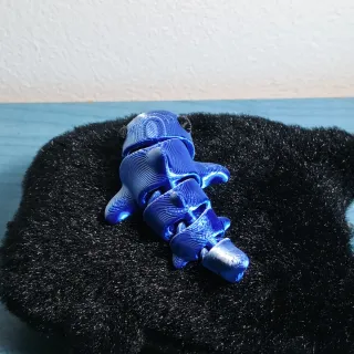 Portachiavi squalo blu metallizzato snodabile