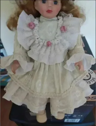 Muñeca de porcelana vintage