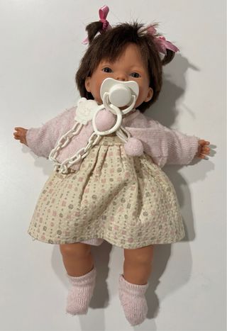 Muñeca Llorens con chupete