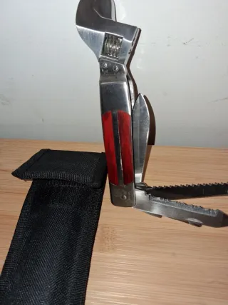 Strumento Multiuso Nuovo con Custodia