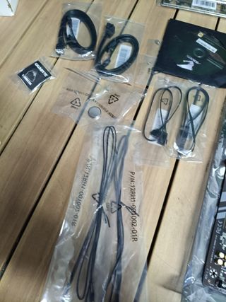 Placa base GIGABYTE X570 UD (AMD Ryzen 5000/X570/ATX/PCIe4.0/DDR4/USB3.2 Gen 1/Realtek ALC887/M.2/Realtek GbE LAN/Placa Base para Juegos)