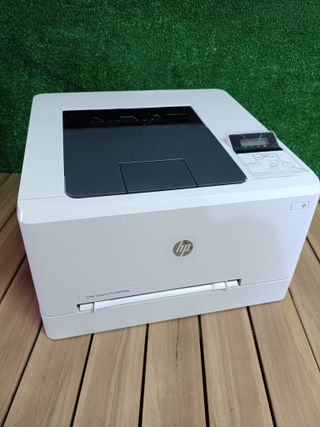 HP Laser Jet Pro M254nw - Impresora color láser (hasta 21 ppm, ethernet y Wi-Fi, inalámbrico, DDR de 256 MB, disco duro de 2 GB, Windows 7, 8, 8.1 y 10, HP Auto-On/Auto-Off, USB frontal) blanco