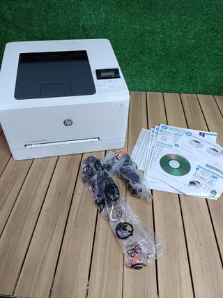 HP Laser Jet Pro M254nw - Impresora color láser (hasta 21 ppm, ethernet y Wi-Fi, inalámbrico, DDR de 256 MB, disco duro de 2 GB, Windows 7, 8, 8.1 y 10, HP Auto-On/Auto-Off, USB frontal) blanco