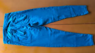 Pantalón ajustado azul