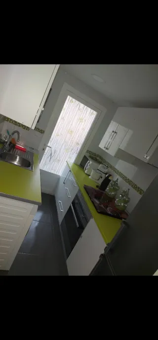 Cocina completa con vitrocerámica ,horno fregadero