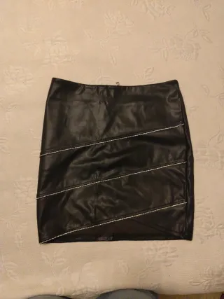 Falda cuero negra talla L