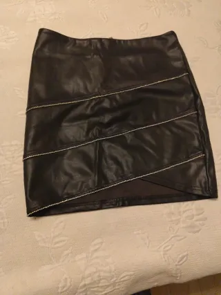 Falda cuero negra talla L