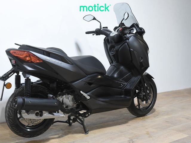 YAMAHA XMAX 125