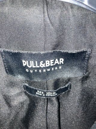 Abrigo negro Pull&Bear