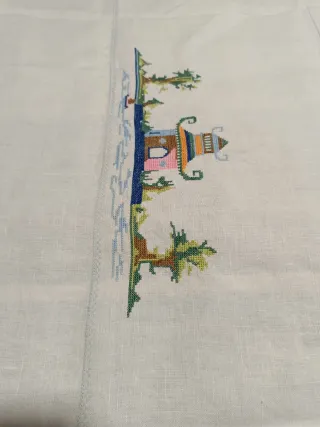 Mantel de lino bordado artesanal