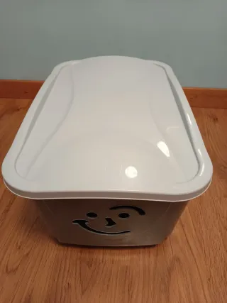 Caja de almacenamiento infantil con ruedas