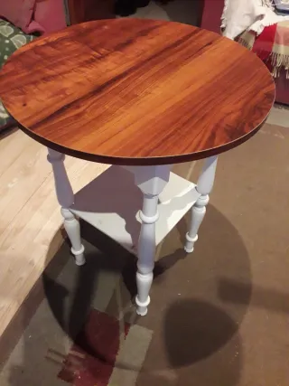 Mesa redonda de madera