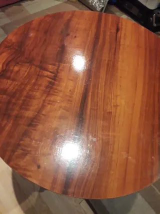 Mesa redonda de madera