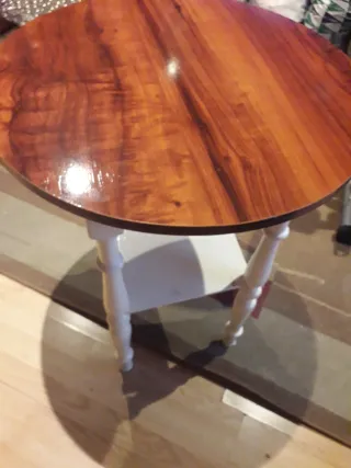 Mesa redonda de madera