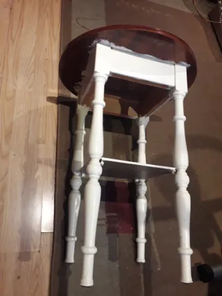 Mesa redonda de madera