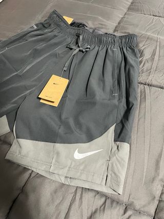 Pantalón deportivo Nike gris