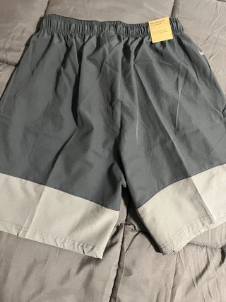 Pantalón deportivo Nike gris