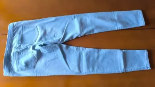 Pantalón ajustado azul