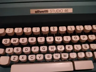 Máquina de escribir Olivetti Studio 46
