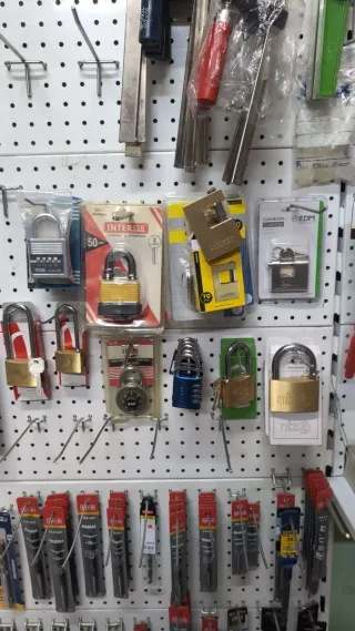 Liquidación Ferretería: Herramientas y Materiales