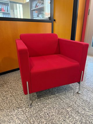Sillón de diseño rojo