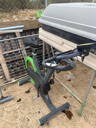 Bicicleta Estática Verde y Negra