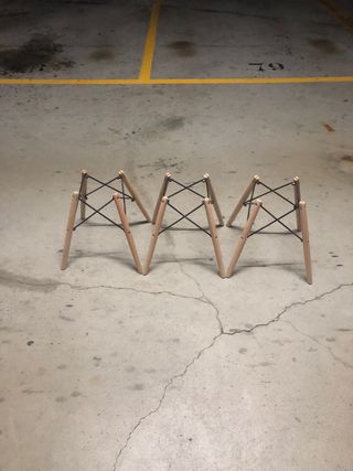 Soporte para macetas de madera y metal