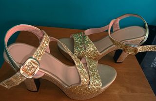 Zapatos de tacón plateados y dorados talla 38