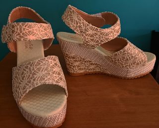 Zapatos de tacón plateados y dorados talla 38