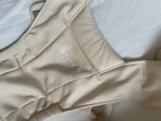 Mochila portabebes Ergobaby Beige como nueva.