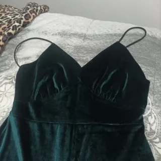 Mono verde de terciopelo