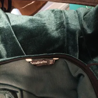 Mono verde de terciopelo