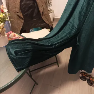 Mono verde de terciopelo