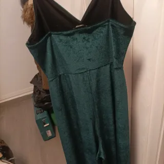 Mono verde de terciopelo