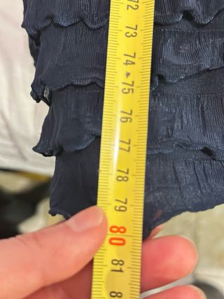 Vestido negro con lazo rojo