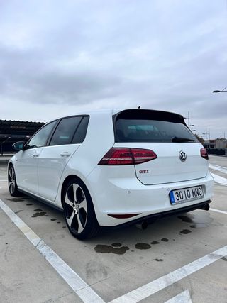 Volkswagen Golf GTI