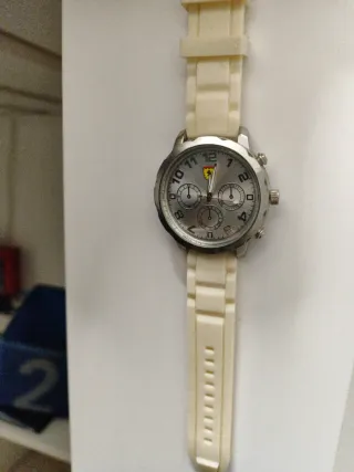 Reloj Ferrari Beige y Plateado